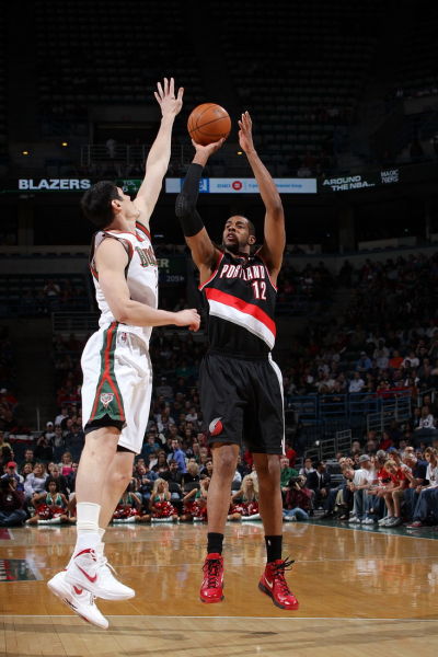 虽然以内线 虽然以内线