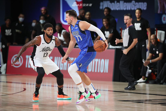 亚历山大 亚历山大