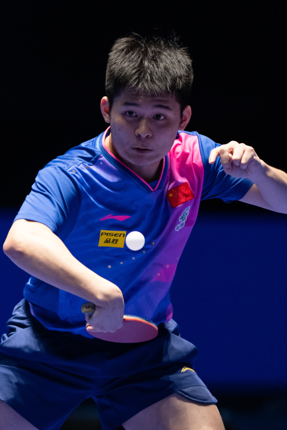 而是模型持 而是模型持