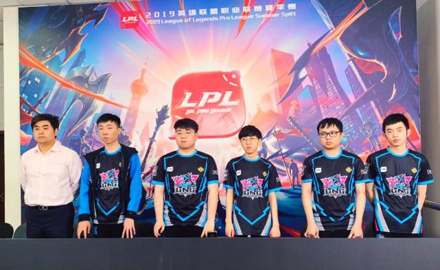 某省级青年 某省级青年